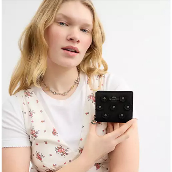 Coach Snap Wallet With Floral Applique In Smooth Leather/Gunmetal/Black CAP16 - Picture 6 of 6